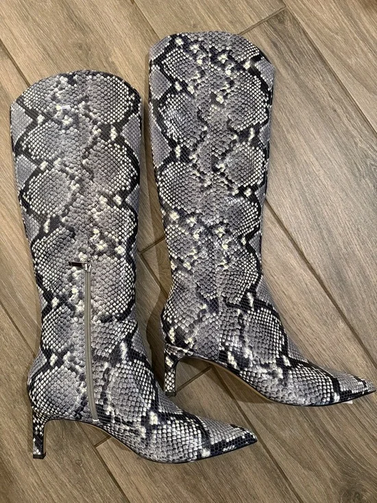 New! Marc Fisher Gray Snake-Print Knee High Pointed Toe Boots Sz 11 M - Picture 5 of 8